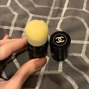 Travel size CHANEL face brush